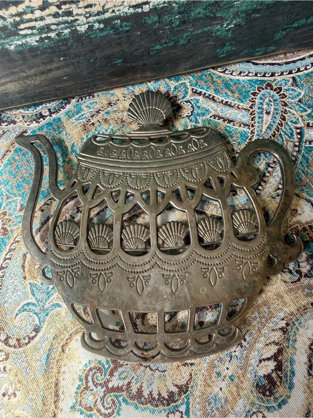 Silver Plated Teapot Trivet Footed Pierced Hot Plate Tea Pot Feet Unmarked VTG